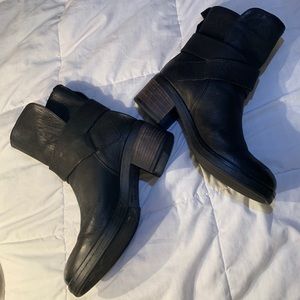 Black Manas Boots